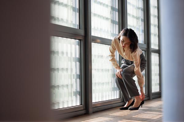 《方媛婚礼上的高跟鞋：浪漫瞬间尽显脚间风采》图1