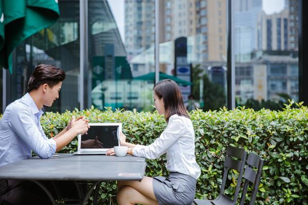 债权债务律师有哪些？专业解析及选择指南 图1