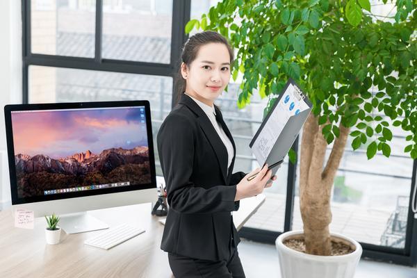 职场女性在家庭与事业之间的平衡：如何应对不同关系问题图1