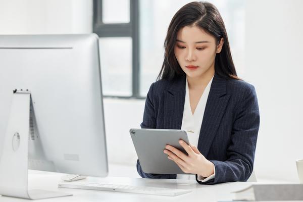 《楠萃企业管理招聘文员：高效办公的得力助手》图1