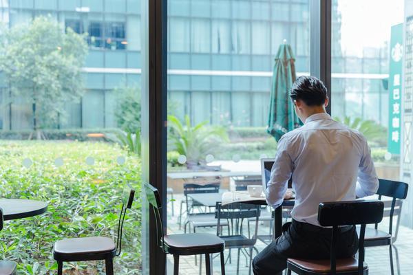 《民间借贷担保人被拉黑现象时有发生，如何避免陷入困境？》 图1