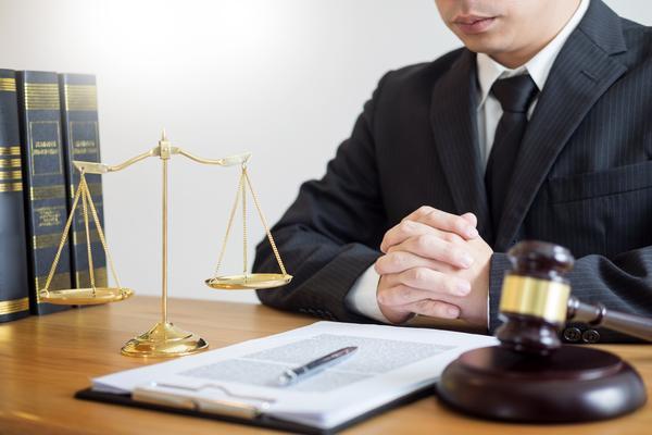 德州地区刑辩律师出庭收费的标准与影响 图1