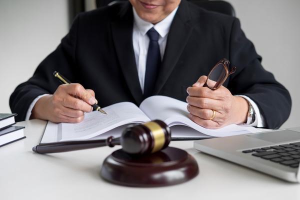 . 鹤峰仲裁机构:为当事人提供专业、独立的仲裁解决方案。 图2