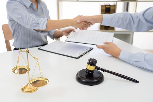 债务清除之路：通过拖走债务人的动产实现以物抵债 图1