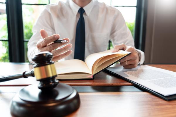 解析债权债务律师的专业服务与法律实践 图1