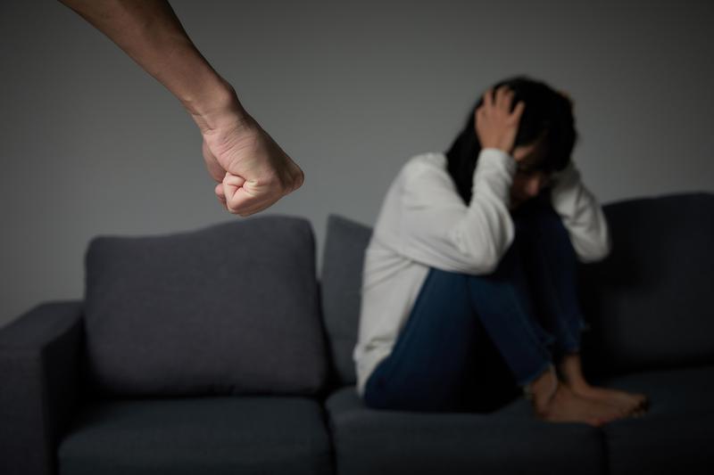 《梦中惊魂：哥嫂打架引发家庭危机，婚姻考验何时接受？》 图2