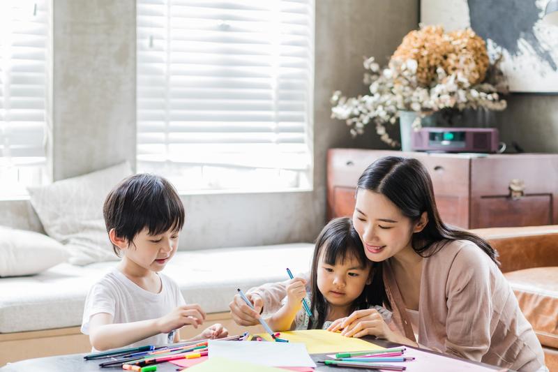 《儿女离异后，与父亲保持紧密关系的温馨故事》 图2