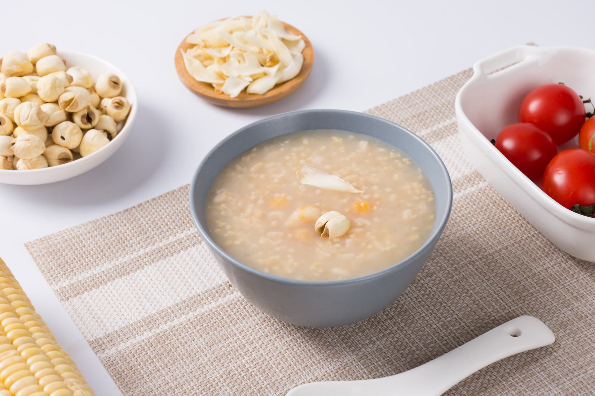 《创新营养菜谱：如何用简单食材打造美味健康美食》 图2