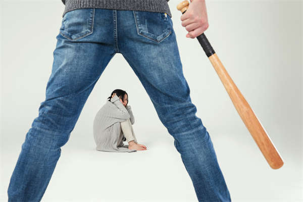 《夫妻联手欺骗小三财产，犯法吗？》图1